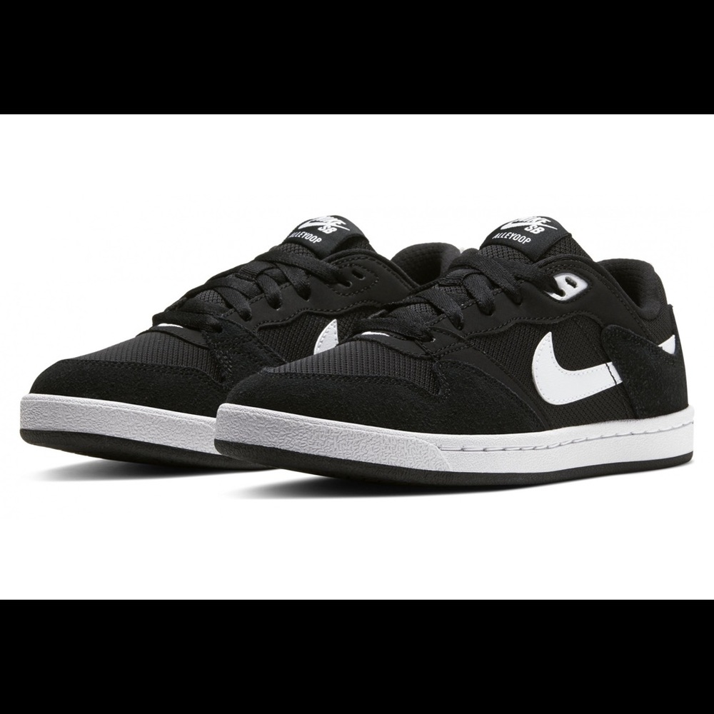 Nike Alleyoop youth size 5 black and white